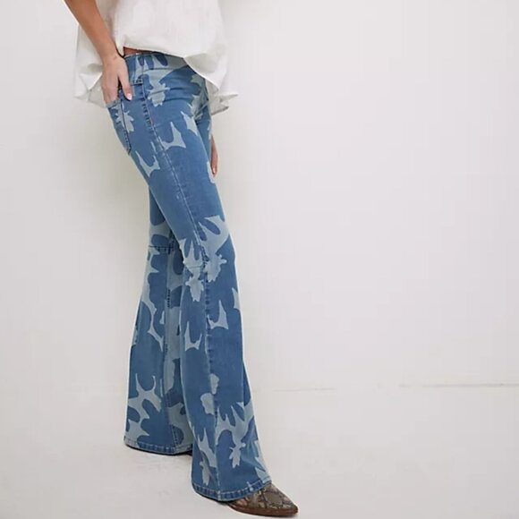 We The Free Penny Pull-On Printed Flare Jeans / Indigo Combo Everything - Picture 2 of 5